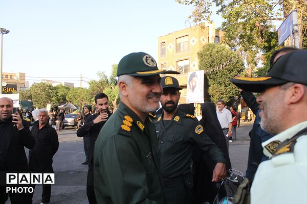 ورامین بار دیگر در سوگ اسارت؛ کاروان نمادین کربلا در خیابان‌های ورامین به حرکت درآمد
