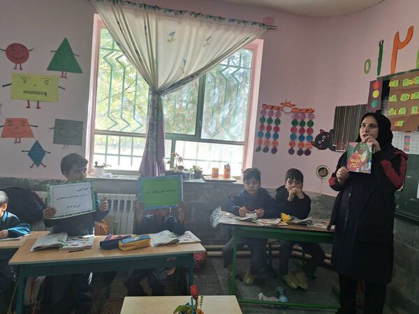 حضور کتابداران در مدارس روستاهای سملقان 