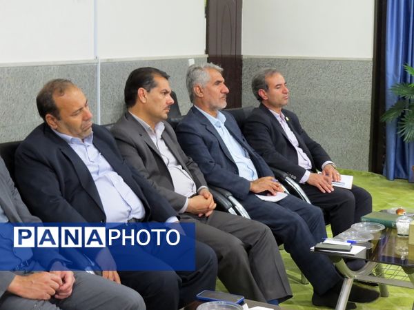 دیدار مدیرکل آموزش و پرورش و جمعی از همکاران با نماینده‌ ولی فقیه در استان خراسان شمالی