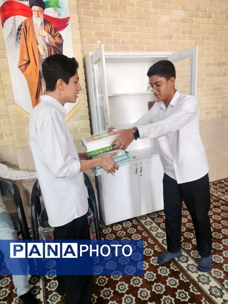 غبارروبی نمازخانه‌های مدارس قشم در آستانه سال تحصیلی جدید