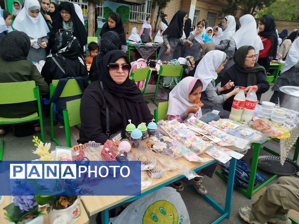 بازارچه کسب و کار دانش‌‍آموزان مدرسه حضرت رقیه(س)