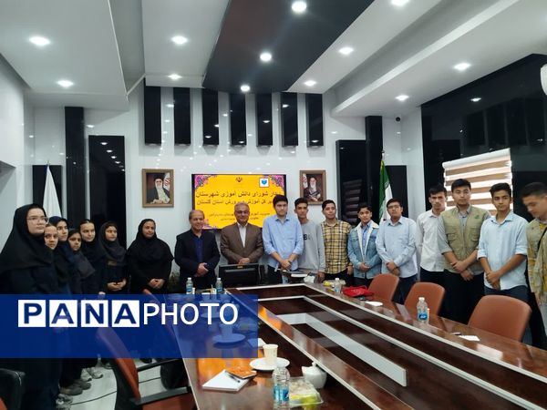  شورای دانش‌آموزی پل ارتباطی مؤثر میان دانش‌آموزان و مدیران