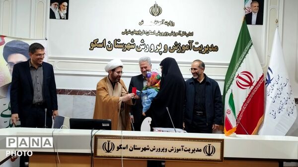 تجلیل از خادمان ساحت قرآن و عترت در آموزش و پرورش شهرستان اسکو