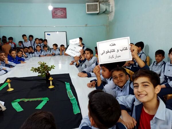 میزبانی کتابخانه امام حسین (ع) از دانش‌آموزان خاتم 