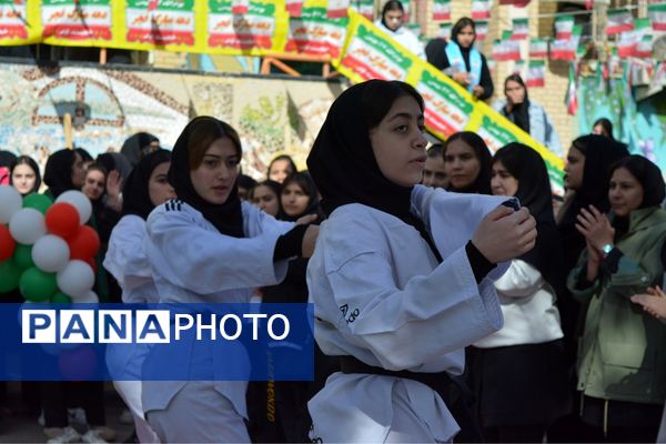 عطر رضوی در جشن نیمه شعبان مدرسه حکمت