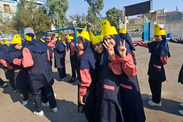 مراسم گرامیداشت هفته بهداشت روان در دبستان هاشمی رفسنجانی شهرستان قرچک 