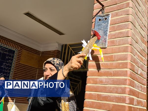 آئین نواختن زنگ مهر در دبیرستان دخترانه فرهنگ ۱۳ 