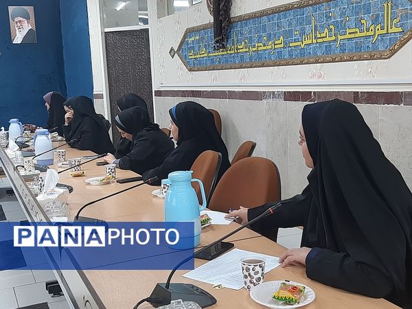 کارگاه تحکیم بنیان خانواده با محوریت مهارت‌های ارتباطی والدین با فرزندان و مهارت‌های ارتباط موثر