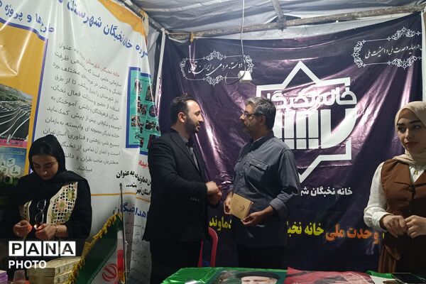 از فروش کتاب تا بیعت با رهبری؛ روایت موکب خانه نخبگان شهرستان دماوند در تجمعات شبانه رودهن