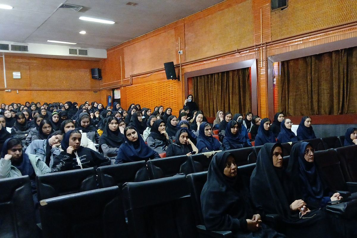  همایش هدایت تحصیلی پایه نهم در ورامین