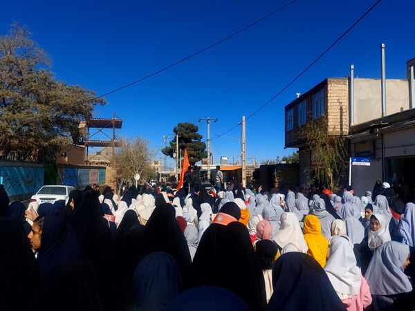 حضور پرشور و حماسه‌آفرین دانش‌آموزان نسر در راهپیمایی یوم‌الله ۱۳ آبان
