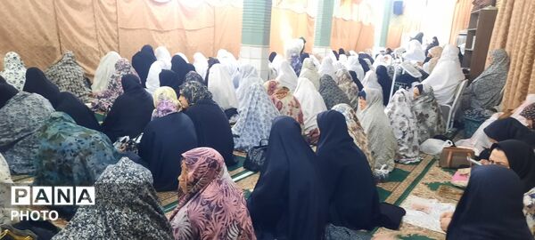 غبارروبی و عطرافشانی مزار شهدای شهر باخرز