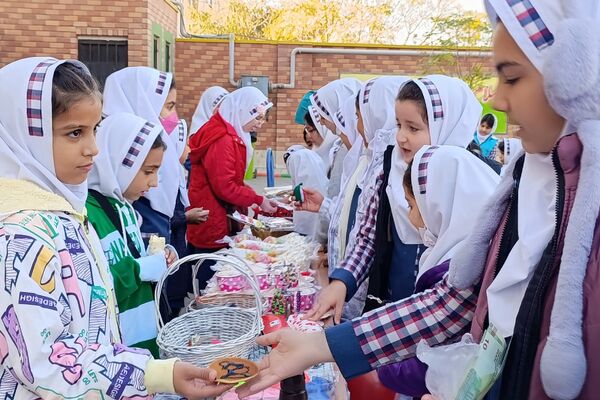 برپایی بازارچه کسب‌و‌کار در مدرسه شهدای پانزده خرداد قرچک
