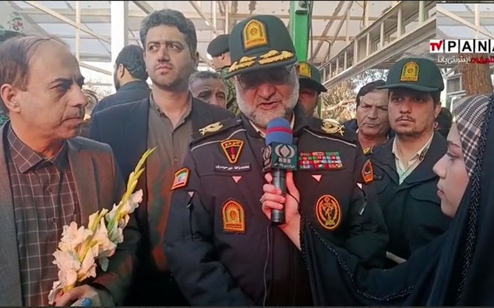 گلباران مزار شهدای قم به مناسبت دهه فجر انقلاب اسلامی