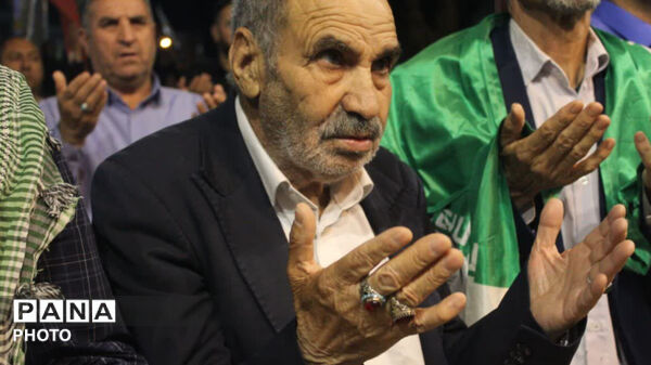نود و هفت شب حضور حماسی و با شکوه مردم کوهدشت، در میدان امام خمینی(ره)