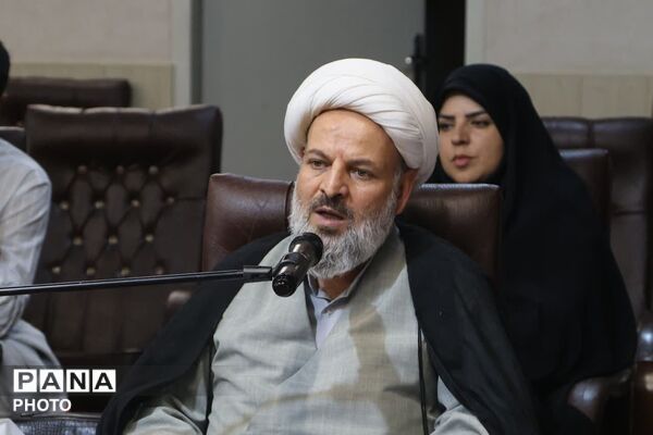 دیدار مدیرکل کانون پرورش فکری همدان با آیت‌الله شعبانی