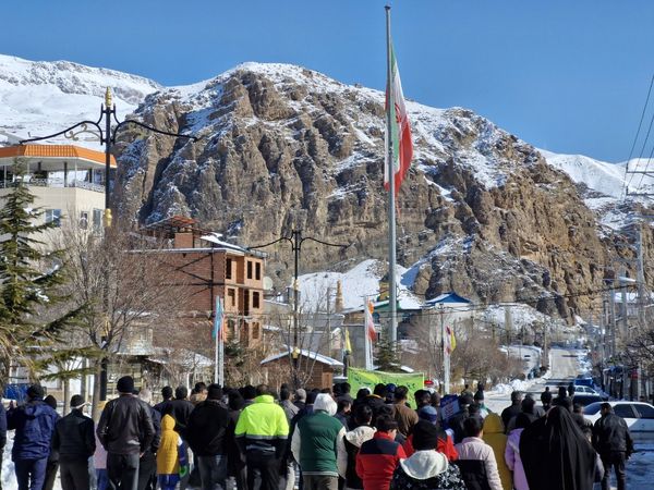 حماسه حضور گرم مردم بلده در سرمای زمستان 