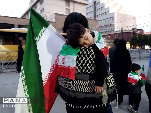 حضوری از جنس نور در چهلم رهبر انقلاب