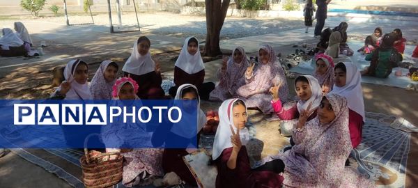 فرهنگ و شادی در جشن یلدای دانش‌آموزان دبستان مولوی فین