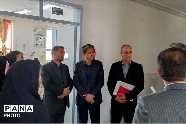 نمایش آثار برگزیده دانش‌آموزان در المپیاد خلاقیت و مهارت مدرسه محمودیه بجنورد