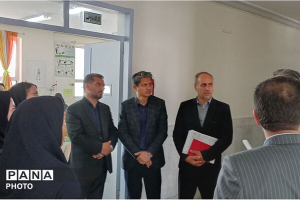 نمایش آثار برگزیده دانش‌آموزان در المپیاد خلاقیت و مهارت مدرسه محمودیه بجنورد