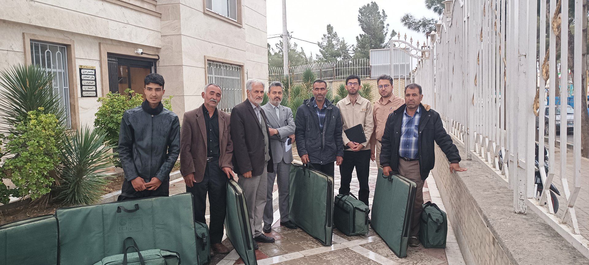 تحویل پنل خورشیدی به جمعی از عشایر