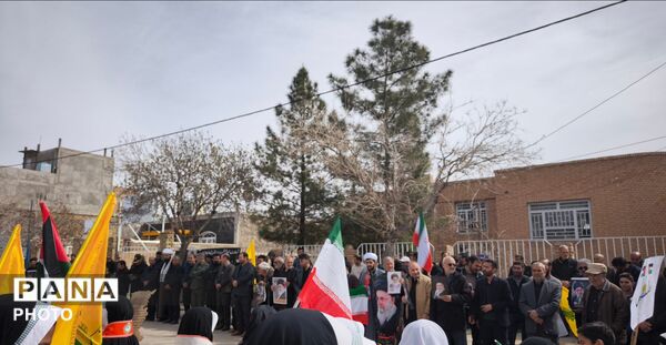 راهپیمایی تا نماز جمعه با جلوه هایی از وحدت مردم شهرستان بام و صفی‌آباد در روز قدس