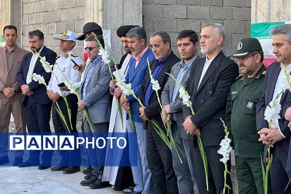 غبارروبی مزار شهدا در امام زاده حسن(ع) نسیم‌شهر