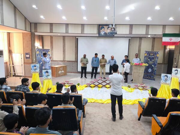اعزام دانش‌‌آموزان سندرک به مسابقات استانی قرآن، عترت و نماز