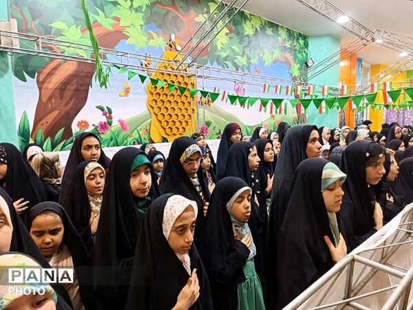 حضور بانوی تازه مسلمان شده ژاپنی در هیات زیر گنبد طلا
