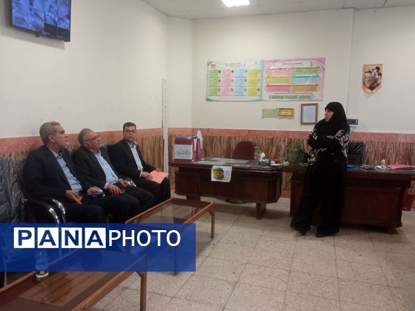 بازدید مدیر اداره ناحیه یک از دبیرستان گلشن آزادی