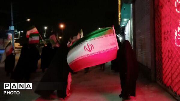 حضور پرشور مردم در تجمع انقلابی، صحنه‌ای از همبستگی و ایستادگی