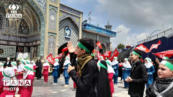 تشییع نمادین رهبر شهید