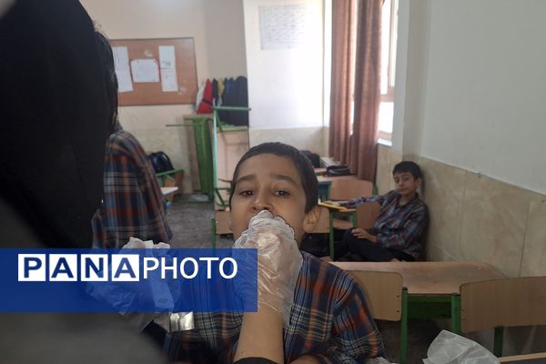 اجرای طرح وارنیش فلوراید در آموزشگاه معارف ۶ شیراز