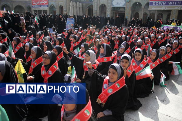 جلوه‌هایی از حضور حماسی دانش‌آموزان قم در راهپیمایی یوم الله ۱۳ آبان