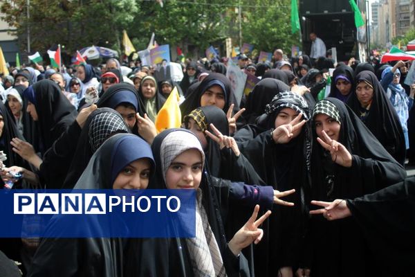 تجمع بزرگ دانش‌آموزان و فرهنگیان در حمایت از مردم مظلوم غزه و فلسطین