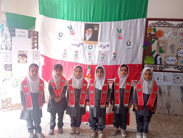 گرامیداشت حماسه ۹ دی ماه در دبستان دخترانه نرجس یک 