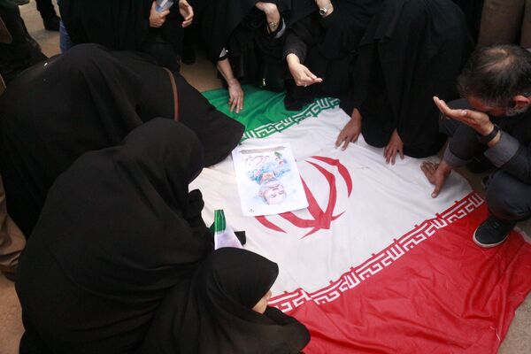 خاکسپاری پیکر پاک  سردار سرافراز اسلام شهید محمد کاظمی و شهدای جنگ تحمیلی در مشهد