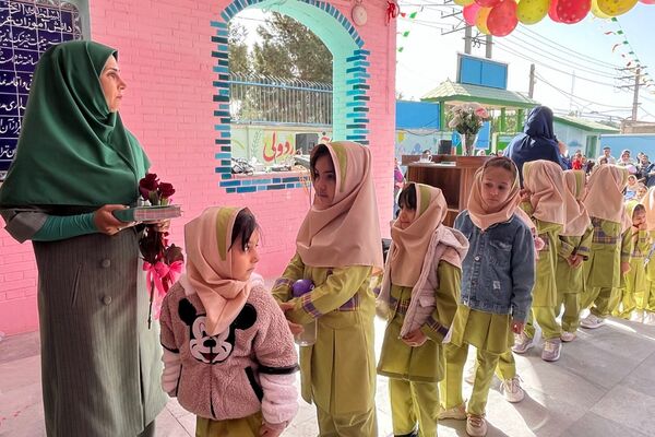جشن شکوفه‌ها در آستانه سال تحصیلی جدید در مدارس ملارد برگزار شد
