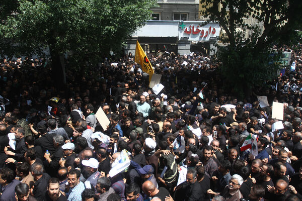 مراسم تشییع پیکر شهدای خدمت در تهران