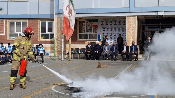 بیست‌وششمین مانور سراسری زلزله و ایمنی در دبیرستان شهید مطهری ناحیه یک کرج