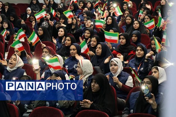آیین تجلیل از دختران دانش‌آموز خبرنگار منتخب پانا شهرستان‌های استان تهران