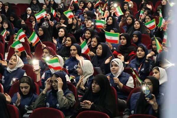 آیین تجلیل از دختران دانش‌آموز خبرنگار منتخب پانا شهرستان‌های استان تهران