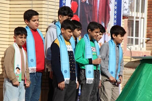 طنین زنگ انقلاب در هنرستان فارابی؛ آغاز شور و جشن دهه فجر در شهرستان سملقان