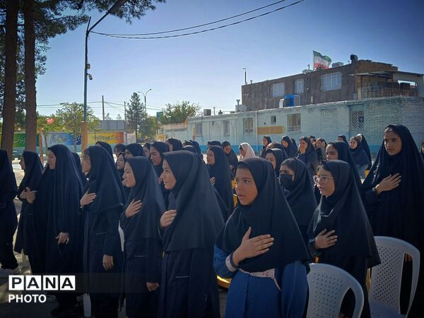 جشن جوانه ها در دبیرستان نمونه اندیشه 