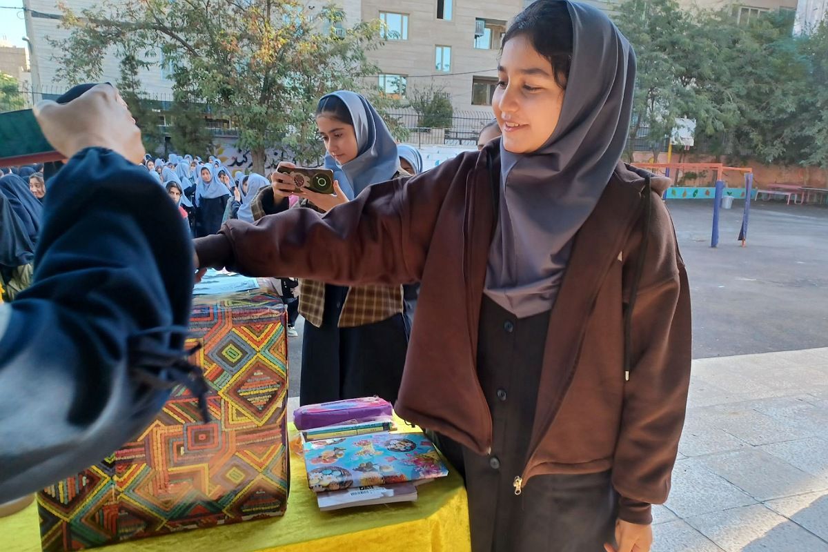  جشن عاطفه ها در دبیرستان های هدی و مشکات