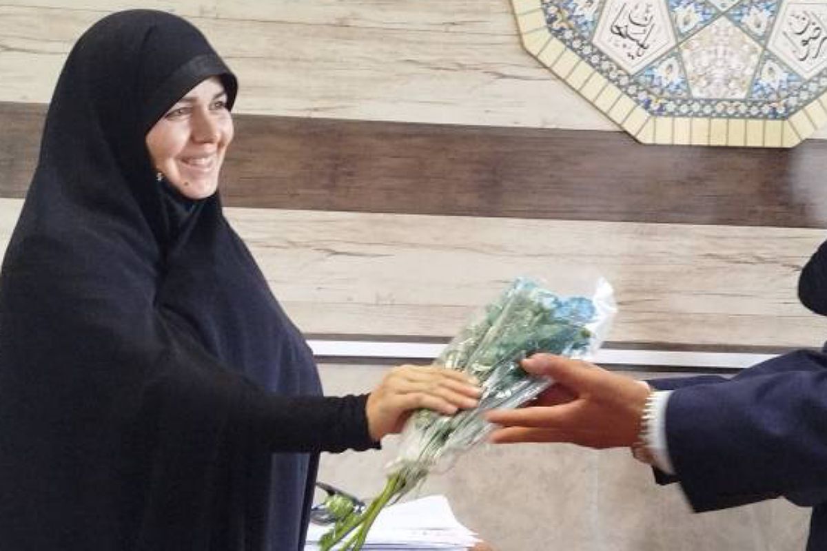 شاخه ای گل؛ هزاران قدردانی