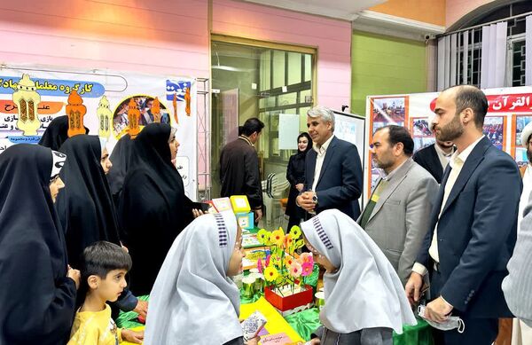 بازدید مدیر آموزش و پرورش کاشمر از  نمایشگاه قرآن و عترت شهرستان 