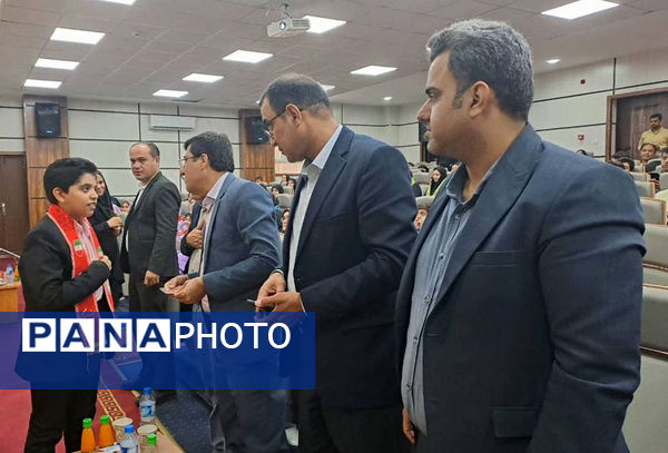  تجلیل از مدیران، مربیان و دانش‌آموزان پیشتاز شهرستان عسلویه