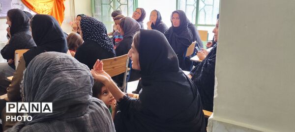 جلسه انجمن اولیا و مربیان در مدرسه سبحان و مائده شلیل